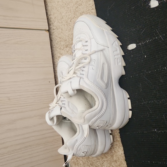 GUC Fila Dad sneakers sz 8.5 - Picture 1 of 4